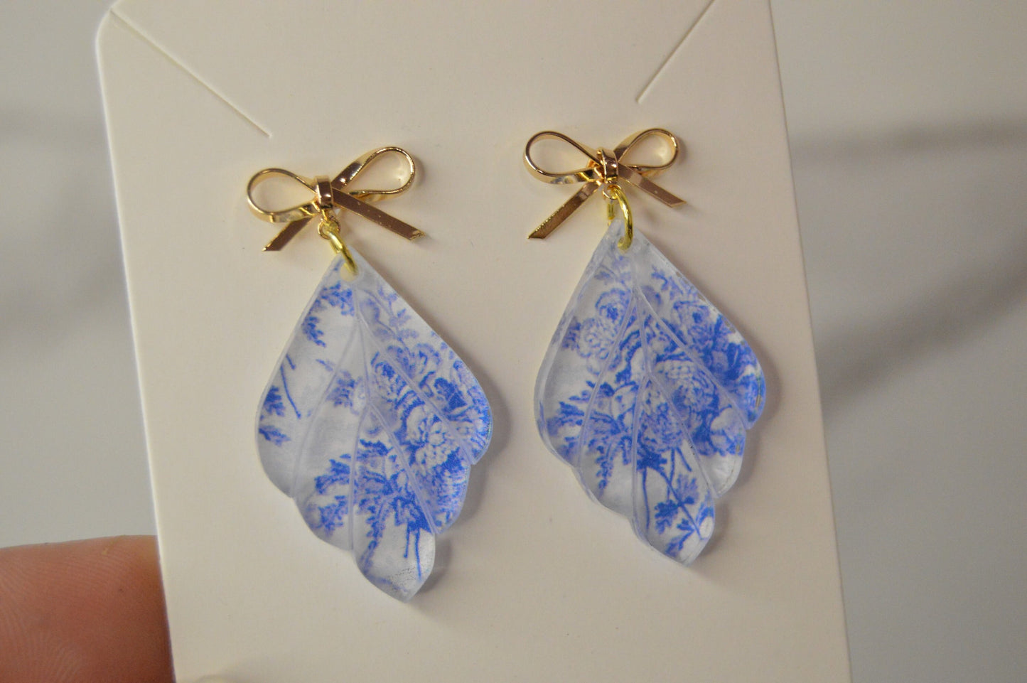 Blue Chinoiserie Scalloped Leaf Earrings - Acrylic