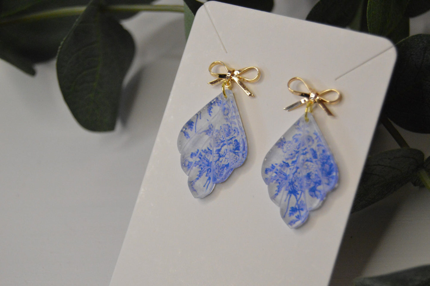 Blue Chinoiserie Scalloped Leaf Earrings - Acrylic