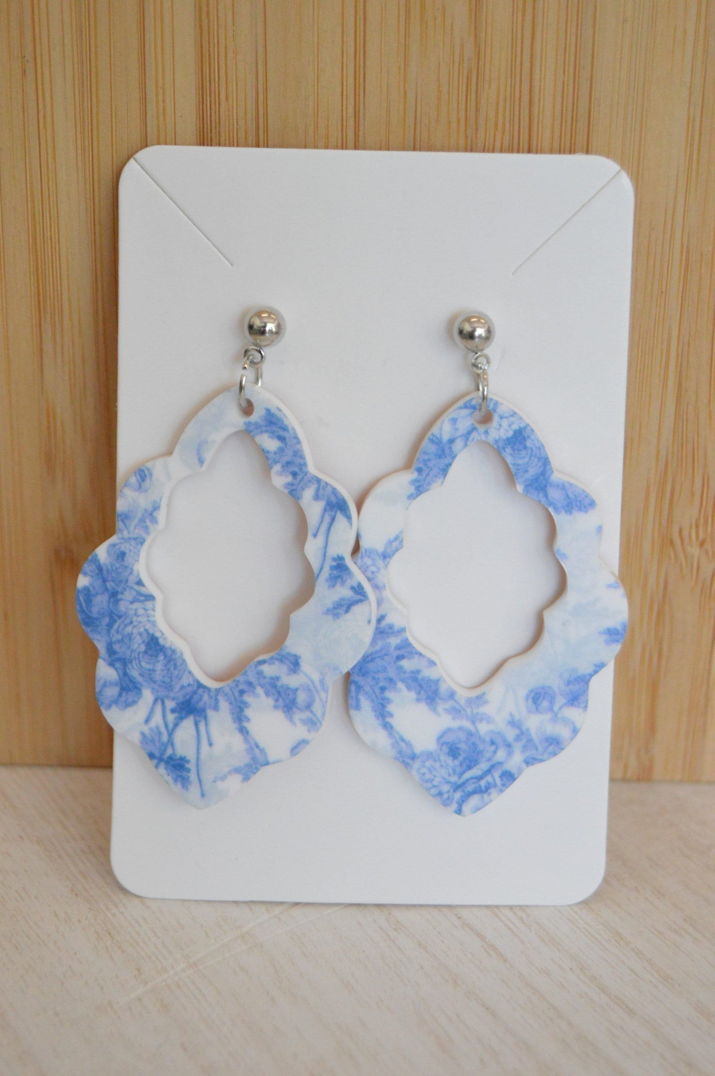 Blue Chinoiserie Scalloped Cutout Earrings - Acrylic