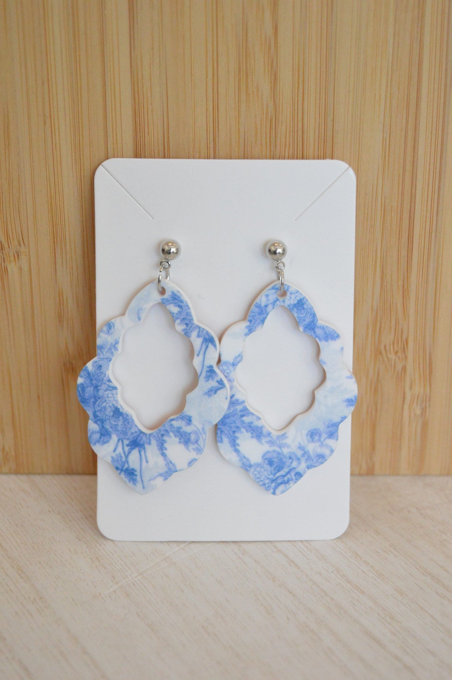 Blue Chinoiserie Scalloped Cutout Earrings - Acrylic